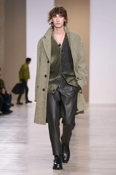 Look 13